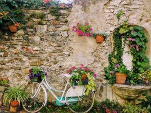 Deko-Fahrrad als besondere Gartendeko