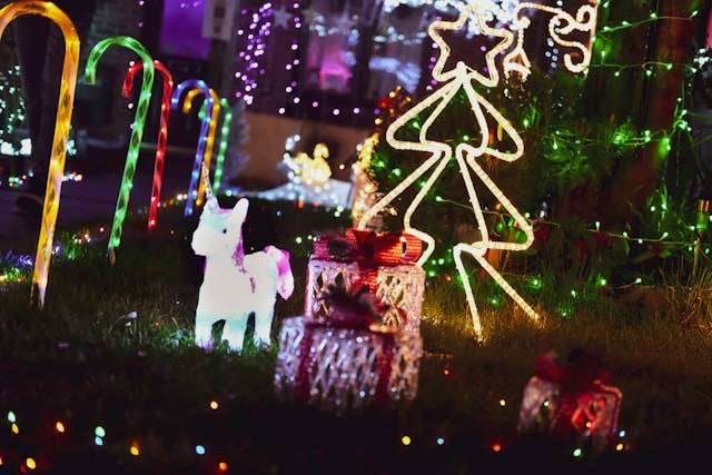 LED-Geschenkboxen als Weihnachtsdeko für den Garten