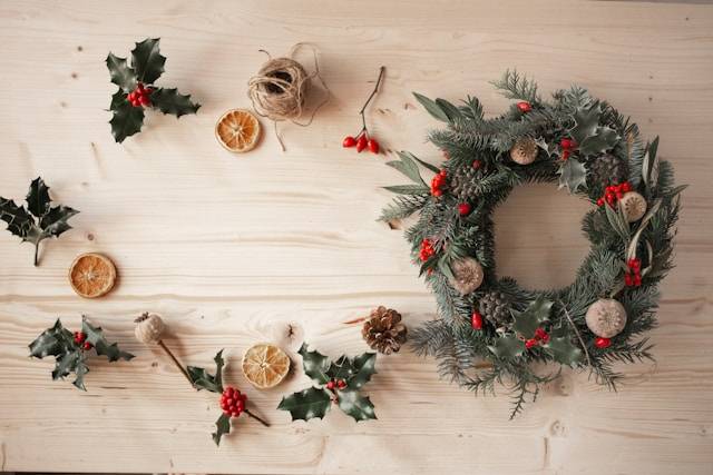 Duftkränze als DIY-Weihnachtsdeko aus dem Garten