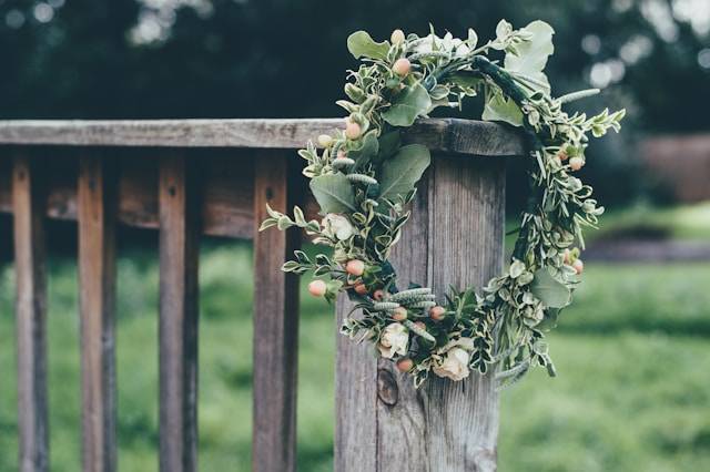 DIY Dekos mit Frühlingsblumen - Blumengirlande